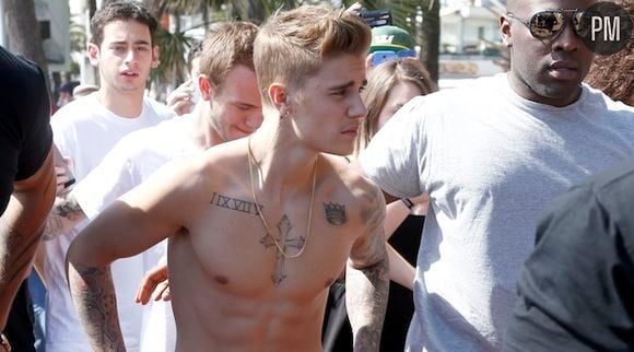 Justin Bieber torse nu au festival de Cannes