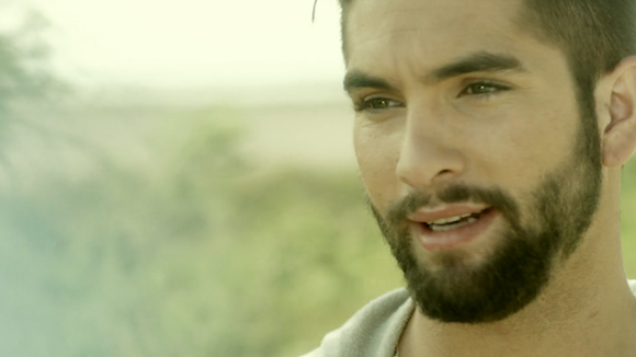 Clip : Kendji Girac, le gagnant de "The Voice", présente "Color Gitano"