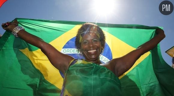 Des Brésiliens en joie après la victoire cotnre le Chili