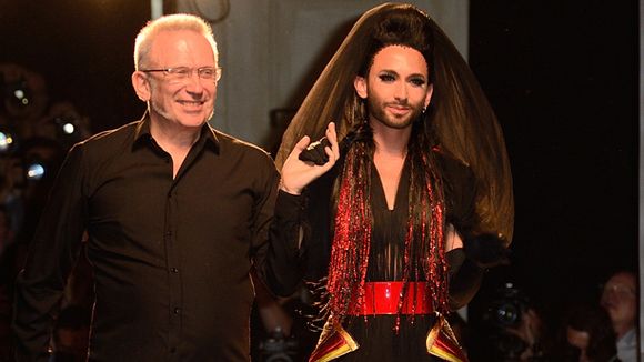 Après Nabilla, Jean-Paul Gaultier fait défiler Conchita Wurst