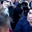 Agacé par un journaliste, Maradona le gifle