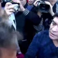 Agacé par un journaliste, Maradona le gifle