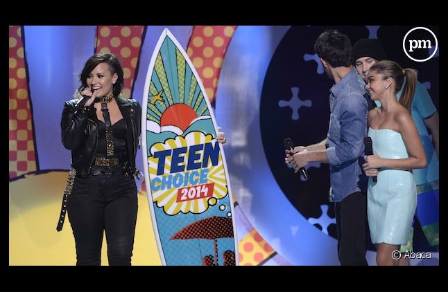Demi Lovato accepte son Teen Choice Award 2014