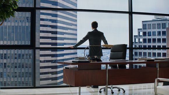 Box-office : "Cinquante Nuances de Grey" puissant, "Un village presque parfait !" et "L'enquête" déçoivent