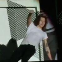 One Direction : La chute ridicule de Harry Styles en concert fait le tour du web