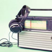 Audiences radio : RTL leader en hausse devant NRJ, France Inter plombée par la grève, Europe 1 et RMC progressent