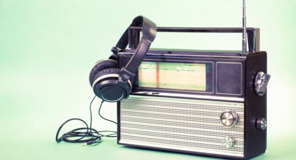 Audiences radio : RTL leader en hausse devant NRJ, France Inter plombée par la grève, Europe 1 et RMC progressent