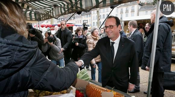 François Hollande sur un marché à Tulle