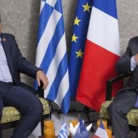 "Le Figaro" critiqué après une brève sexiste sur le "petit geste" d'Alexis Tsipras envers François Hollande