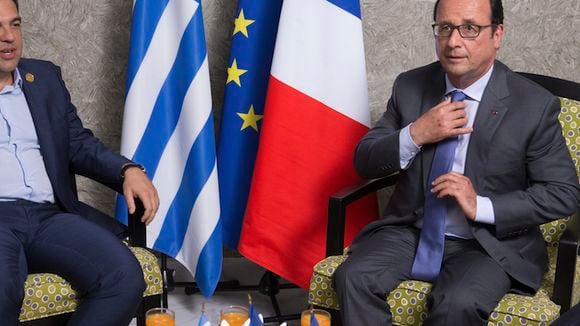 "Le Figaro" critiqué après une brève sexiste sur le "petit geste" d'Alexis Tsipras envers François Hollande