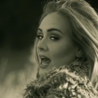 "Hello" : Adele de retour avec un clip signé Xavier Dolan