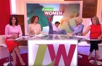 John Barrowman chute dans "Loose Women"