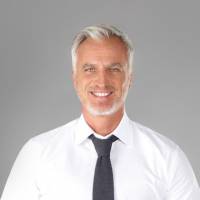 David Ginola "is back", "en pleine forme" et "prépare l'Euro" pour M6