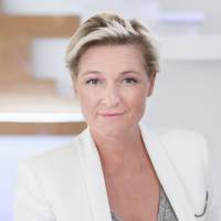 Anne-Elisabeth Lemoine draguée par "Le Grand Journal" de Canal+