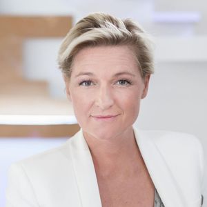 Anne-Elisabeth Lemoine, France 5.