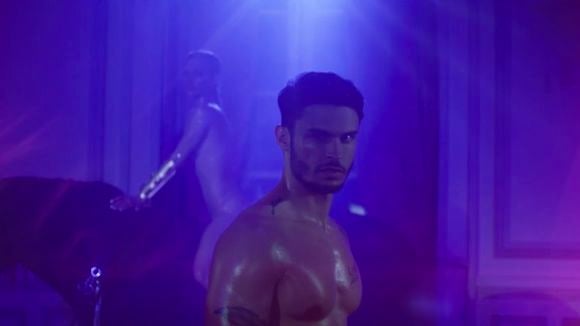 Clip : Baptiste Giabiconi sample Donna Summer sur "Love to Love You Baby"