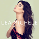 Deux ans après la fin de "Glee", Lea Michele revient avec "Love Is Alive"