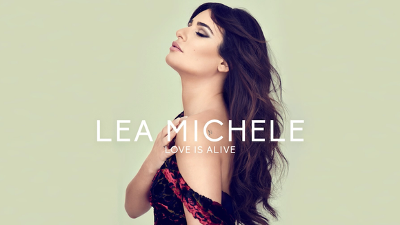 Deux ans après la fin de "Glee", Lea Michele revient avec "Love Is Alive"