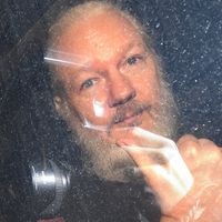 Arrestation de Julian Assange : "Un jour sombre pour la liberté de la presse" selon Edward Snowden