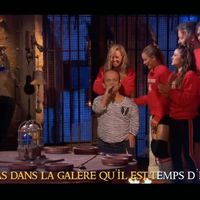 "Fort Boyard" : Passe-Partout reprend en live son tube "Je suis Passe-Partout" devant des candidats en folie