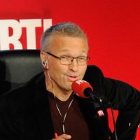 Audiences radio : "Les Grosses Têtes" large leader, De Caunes, Cauet et Moscato en hausse, Noël stable sur Europe 1