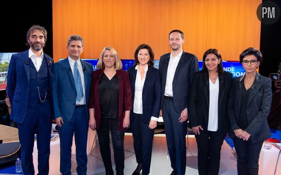 Cédric Villani, Serge Federbusch, Danielle Simonnet, Agnès Buzyn, David Belliard, Anne Hidalgo et Rachida Dati sur le plateau de "La grande confrontation"