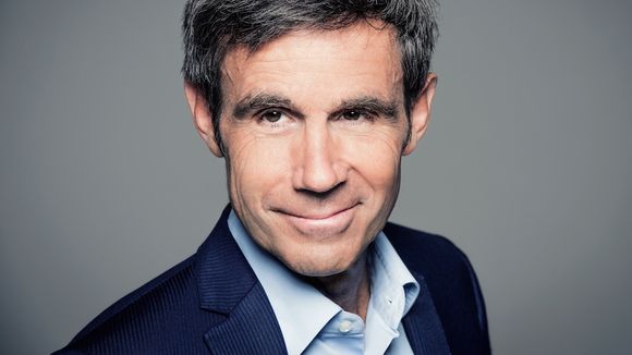 David Pujadas présente ses excuses pour... son maquillage !