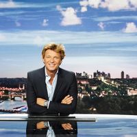 Audiences access 20h : Laurent Delahousse en forme, "Quotidien" petit leader talks, "Les Marseillais à Dubaï" en hausse