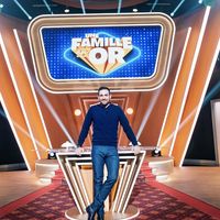 "Une famille en or" : TF1 justifie la programmation (très) tardive du nouveau jeu de Camille Combal