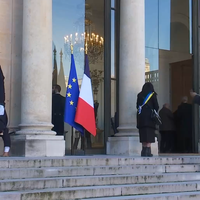 La tricherie de Teheiura, le lapsus de Sotto, un militaire fait le poirier à l'Elysée : Le zapping de la semaine