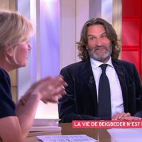 "Vous faites tout pour que l'on vous déteste" : Anne-Élisabeth Lemoine "gronde" Frédéric Beigbeder dans "C à vous"