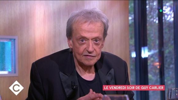 "Ils ont pris l'autre con qui était chez Fogiel" : Guy Carlier, remplaçant surprise de Bertrand Chameroy dans "C à vous, la suite" sur France 5