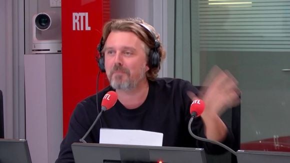 "Vous n'allez pas me passer le dimanche ?" : Alex Vizorek tacle France Inter dans sa première chronique sur RTL