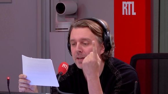 "On est les Suisses de la bande FM" : Alex Vizorek se moque de la nouvelle campagne publicitaire de RTL