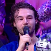 "Il est allé au-delà de la douleur cette saison" : Anthony Colette s'effondre en larmes après la victoire de Natasha St-Pier dans "Danse avec les stars"