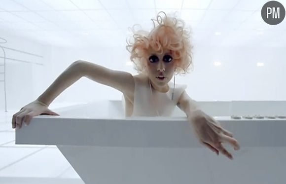 Lady GaGa dans le clip de "Bad Romance"