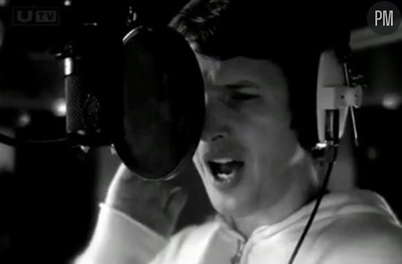 James Blunt dans le clip "Everybody Hurts"