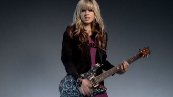 Clip : Orianthi, la guitariste qui secoue les charts US