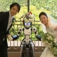 Japon : un mariage effectué... par un robot (vidéo)