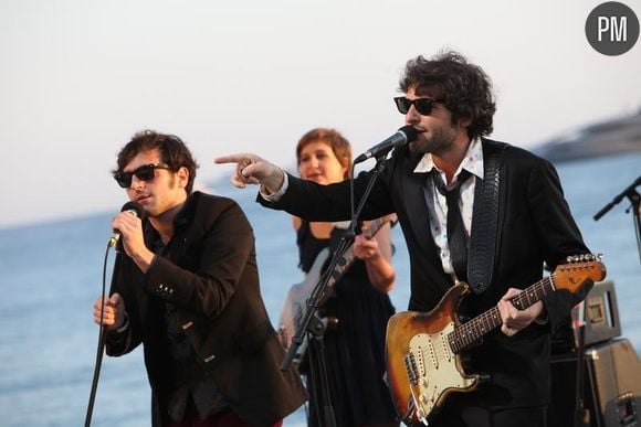 Le chanteur M sur le plateau du "Grand Journal", à Cannes, le 17 mai 2010