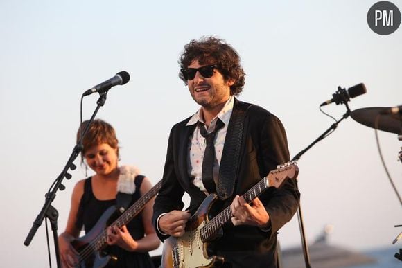 Le chanteur M sur le plateau du "Grand Journal", à Cannes, le 17 mai 2010