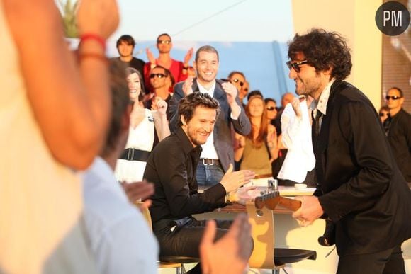 Le chanteur M sur le plateau du "Grand Journal", à Cannes, le 17 mai 2010