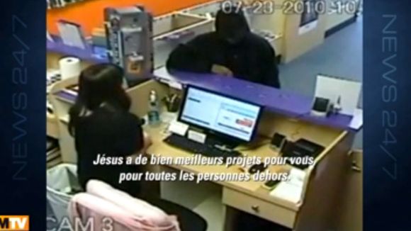 Elle dissuade un braqueur... en lui parlant de Dieu ! (vidéo)