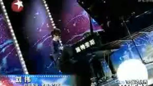 China's Got Talent : un manchot joue du piano avec les pieds