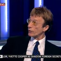 Un journaliste oublie qu'un des Bee Gees est mort alors qu'il interviewe son frère