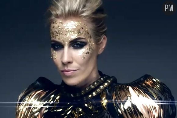 Natasha Bedingfield dans le clip de "Strip Me"