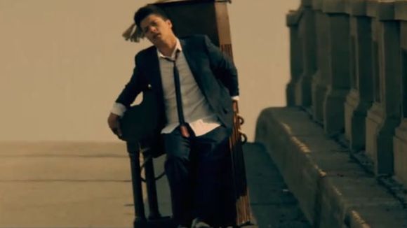 Clip : Bruno Mars prêt à se prendre une "Grenade"
