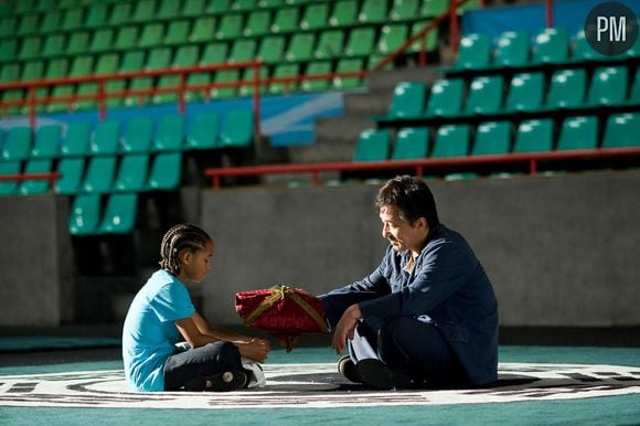 "Karaté Kid" (18 août) : Pour tous les jeunes qui ont grandi en mangeant des nouilles lyophilisées devant l'intégrale de Jackie Chan, "Karaté Kid" est un film culte. Ses suites des nanards sans nom. 26 ans après, Hollywood nous offre une nouvelle adaptation, où le jeune Jaden Smith (le fils de Will) incarne l'élève de Jackie Chan... Qui lui apprend, ici, le Kung Fu. Sauf que Kung Fu Kid, c'était ridicule.