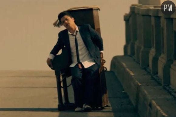 Bruno Mars dans le clip de "Grenade"