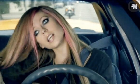 Avril Lavigne dans le clip de "What the Hell"